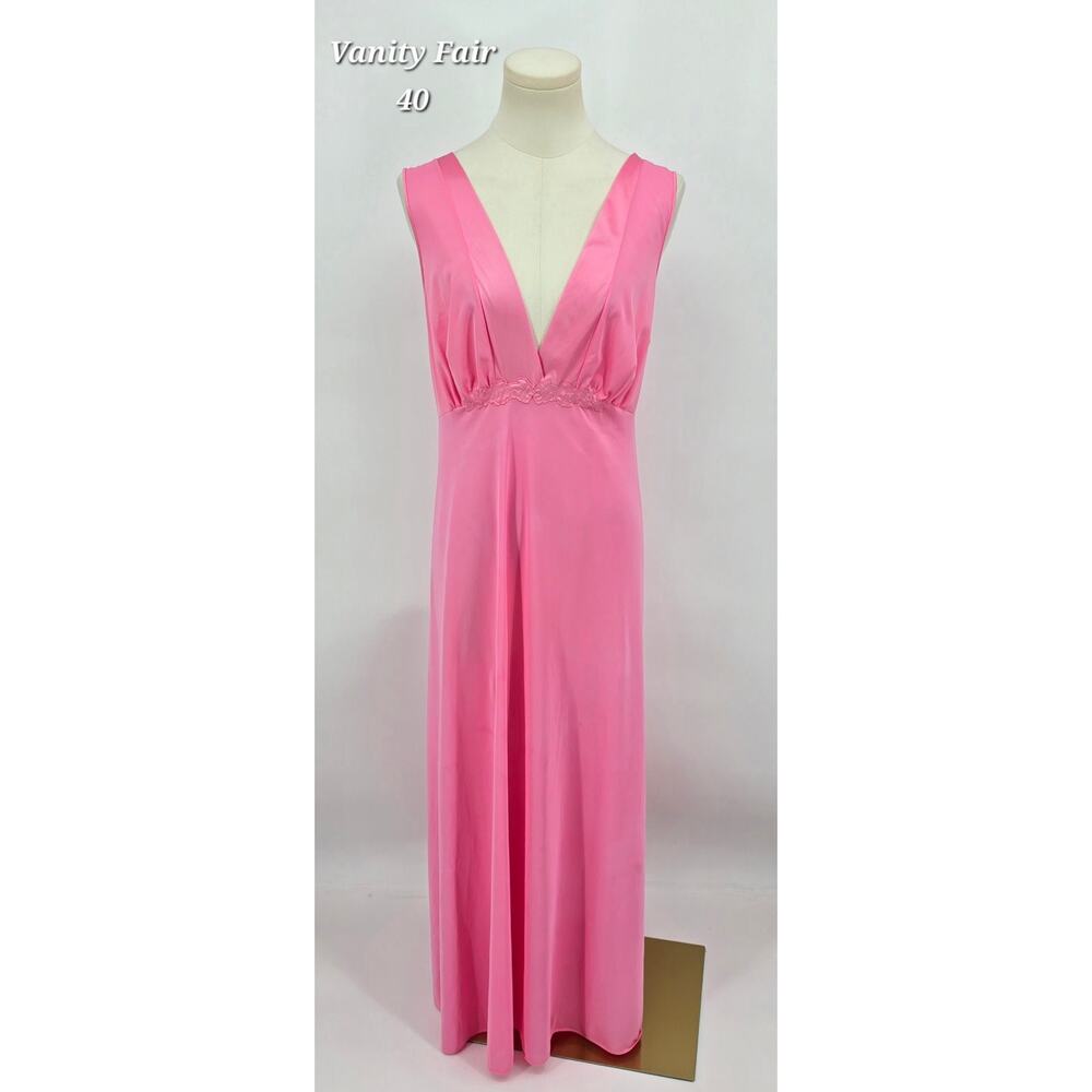 Vintage Vanity Fair Pink Nylon Nightgown – Size 40 – 1970s Lingerie